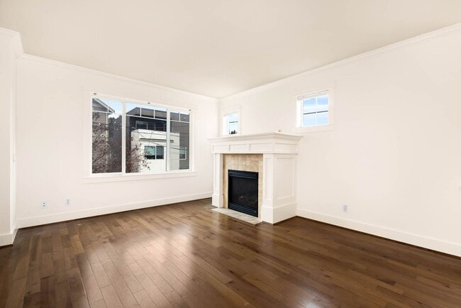 Building Photo - 3424 34th Ave W