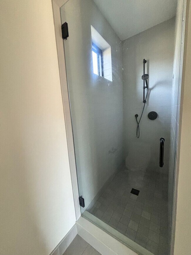 Building Photo - Luxury Living in the Heart of Downtown Encinitas