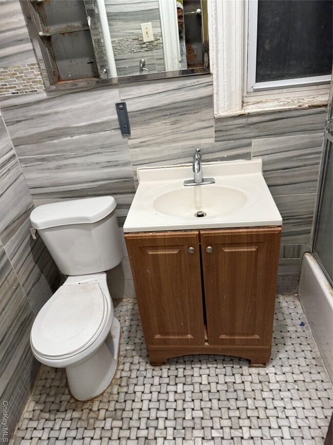 Building Photo - 1632 St Peters Ave