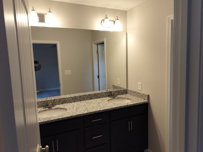 Building Photo - Hidden Gen 2