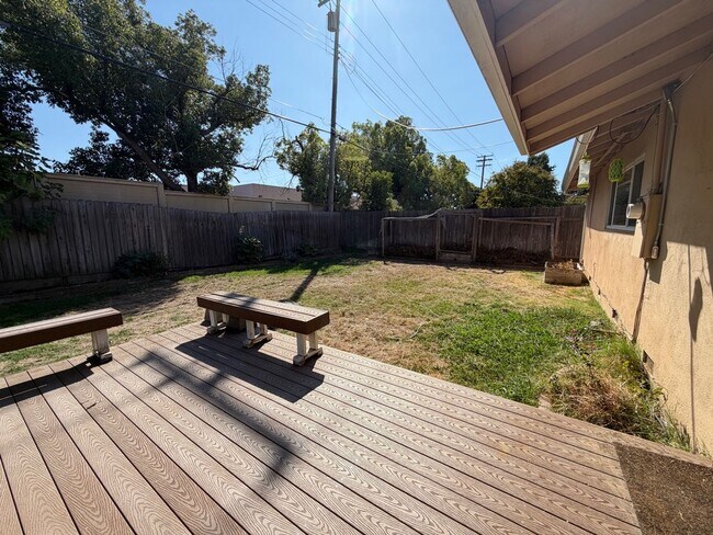 Building Photo - 9152 Condesa Dr