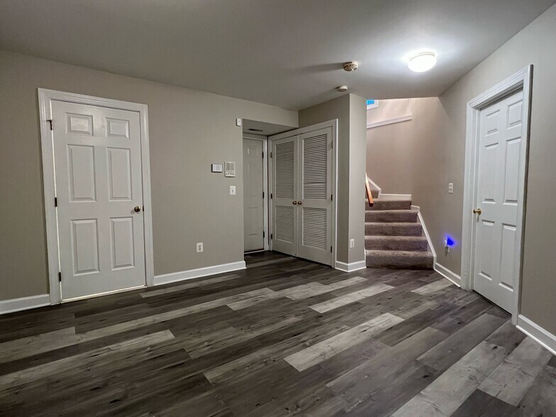 Building Photo - 945 Harrison Cir