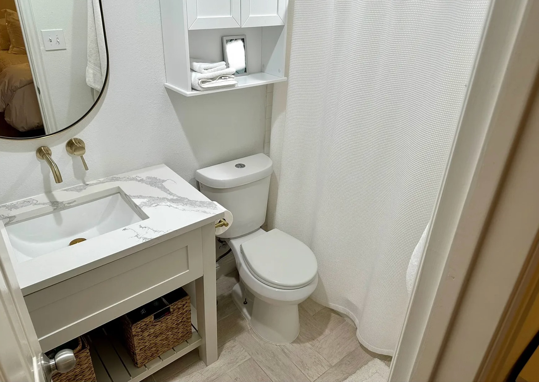 Master Bath - 5818 E University Blvd