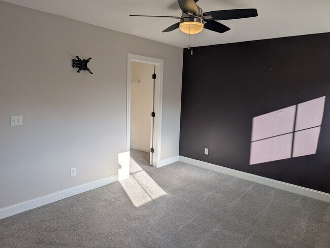 Building Photo - 6 Maxim Ct