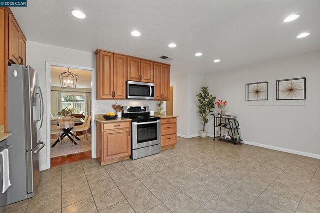 Building Photo - 1668 Parkside Dr