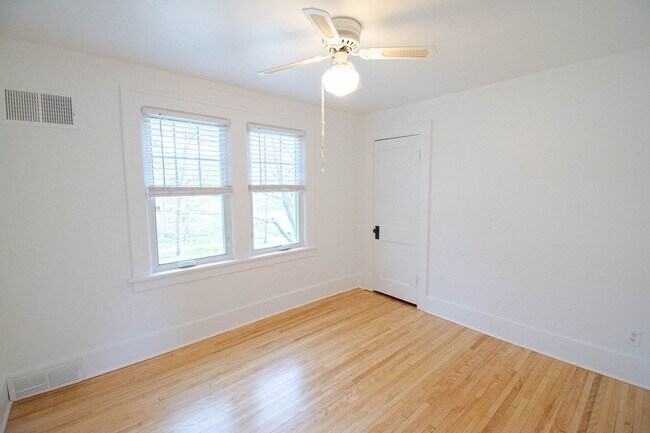 Building Photo - Beautiful Family Home Near Downtown And Hospital!