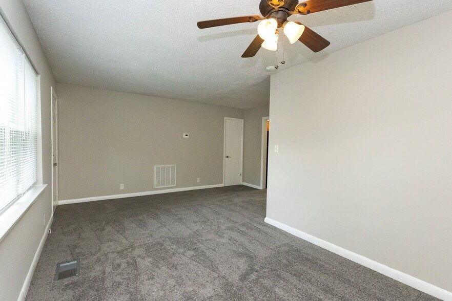 Building Photo - 305 Sunrise Ln