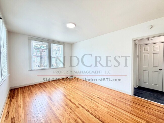 Building Photo - 4840 Gardenville Ave