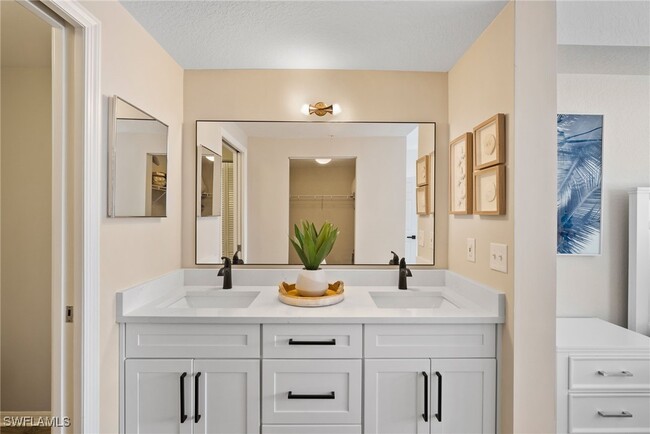 Building Photo - 22748 Island Pines Way