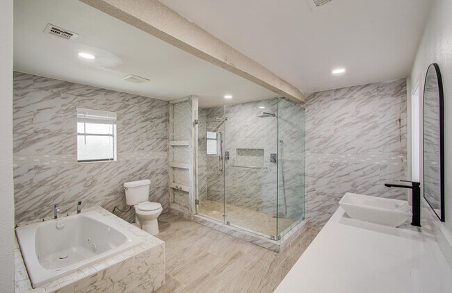 Building Photo - 494 Brandon Rd