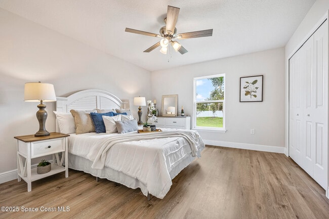 Building Photo - 208 Hidden Wds Pl