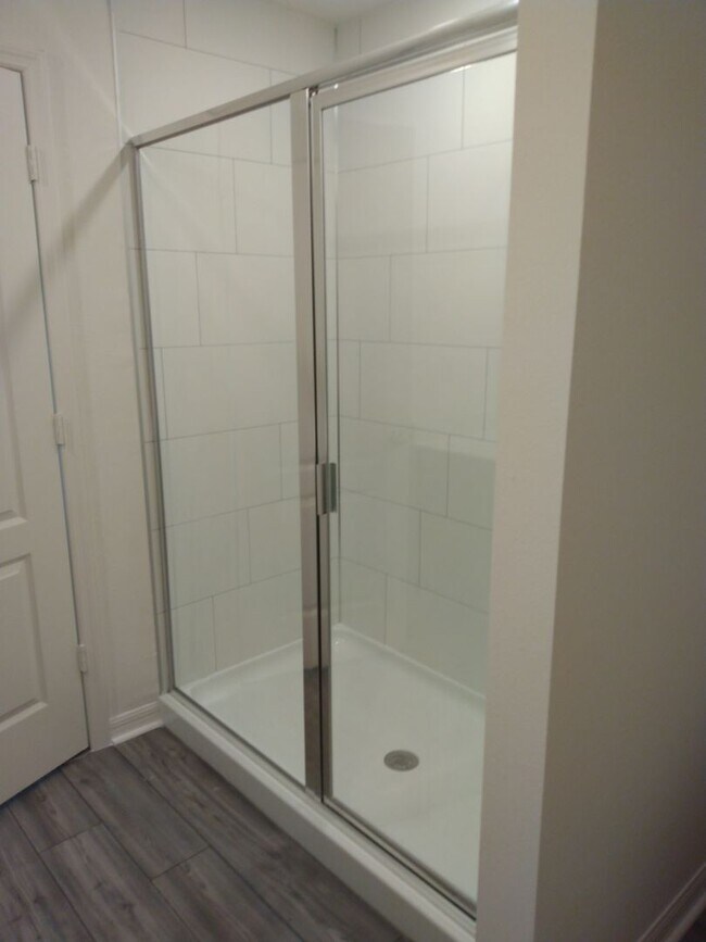 Building Photo - Brand New 3 Bedroom 2 Bathroom Villa Home Silver Ridge