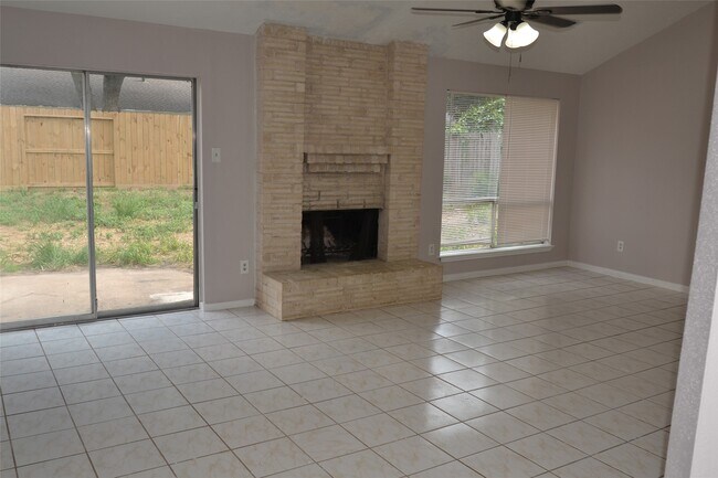 Building Photo - 21327 Park Run Dr