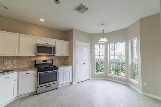 Building Photo - 2209 Highland Crossing Dr