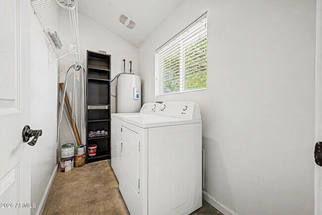 Building Photo - 505 N 16th Ave