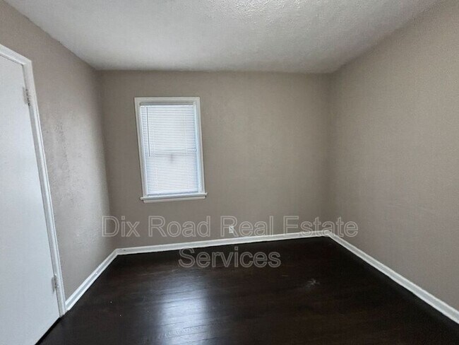 Building Photo - 506 Kammer Ave
