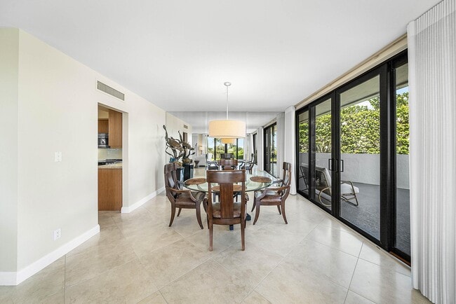 Building Photo - 120 S Ocean Blvd