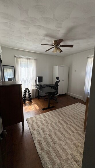 Building Photo - 353 Robinson Ave