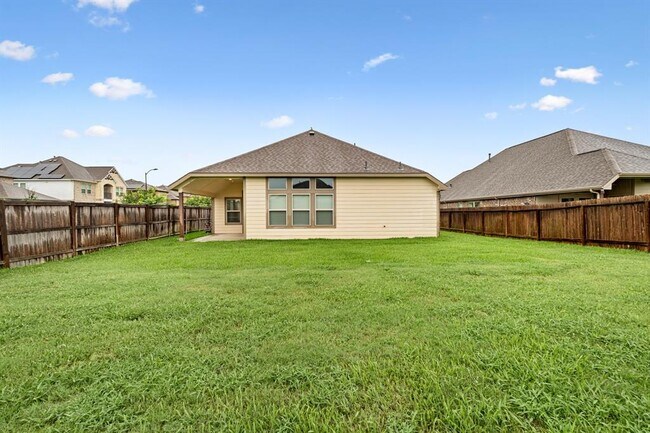 Building Photo - 24315 Devon Park Dr
