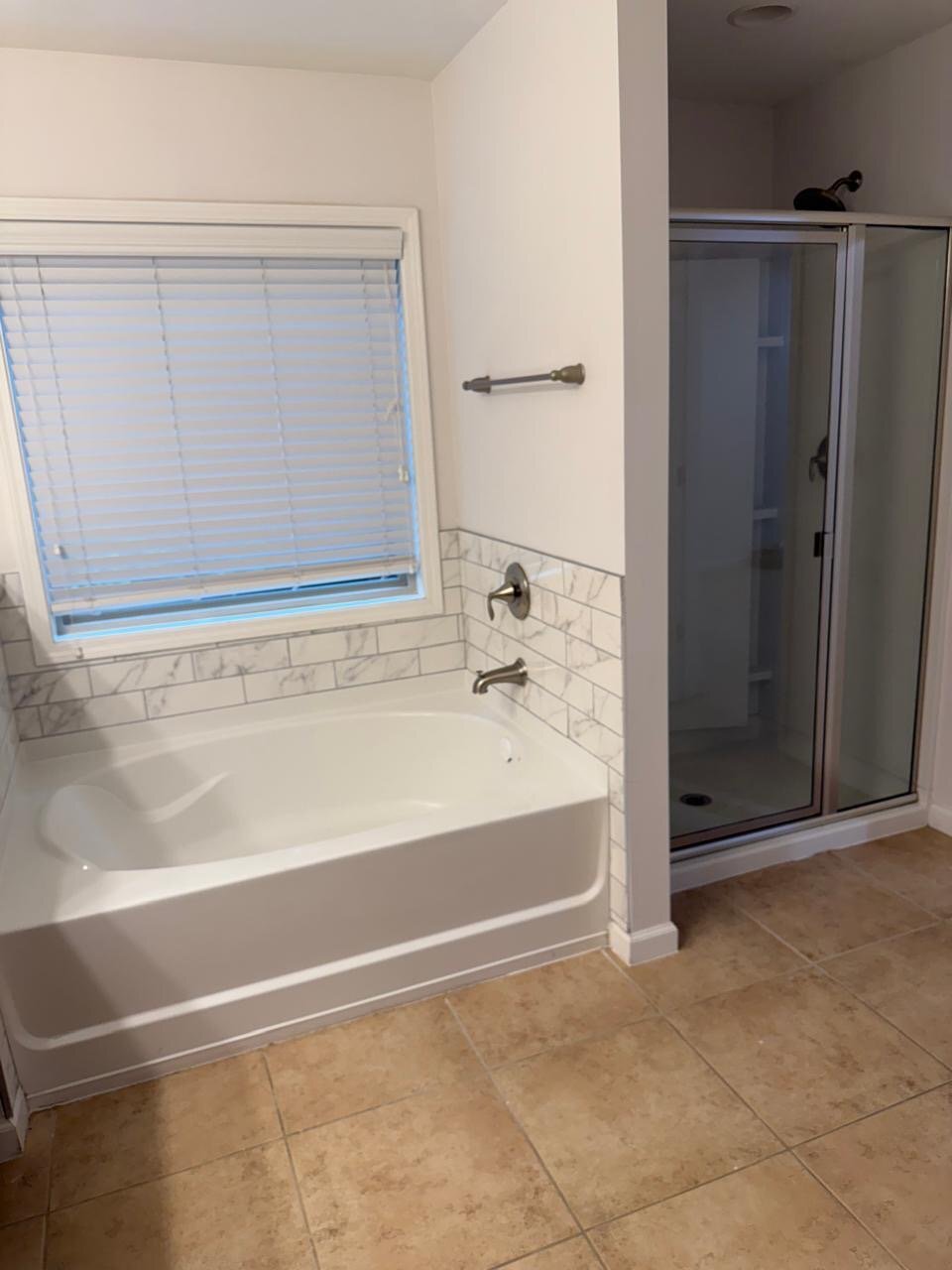 Building Photo - 2124 Greencrest Cir