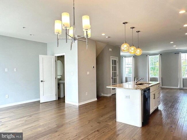 Building Photo - 13 Hedley Ln