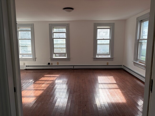 Building Photo - 64 Chestnut St