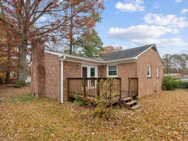 Building Photo - 13202 Aqueduct Dr