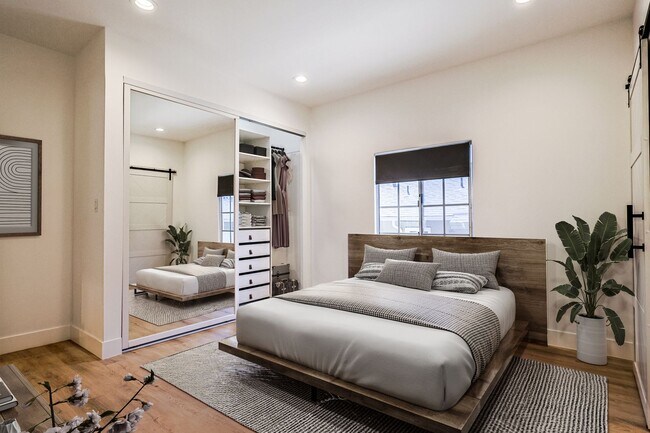 Building Photo - Chic Fully Renovated Luxury Home in the Burbank Hills!