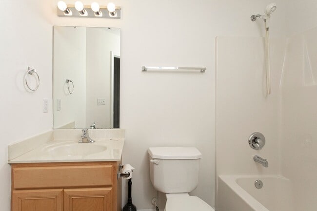 Building Photo - Nice house in SW Durham with fenced yard and scenic view!