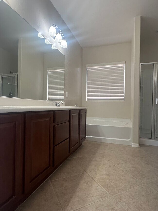 Building Photo - 1 story, 3br, 3bth, 2cg, Aliante Community,
