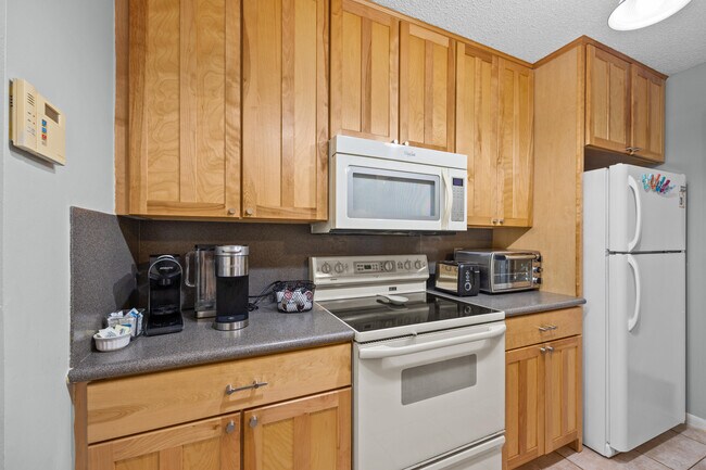 Building Photo - 12196 Sag Harbor Ct