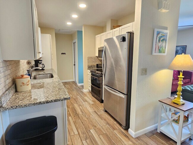 Building Photo - 426 Pineview Dr
