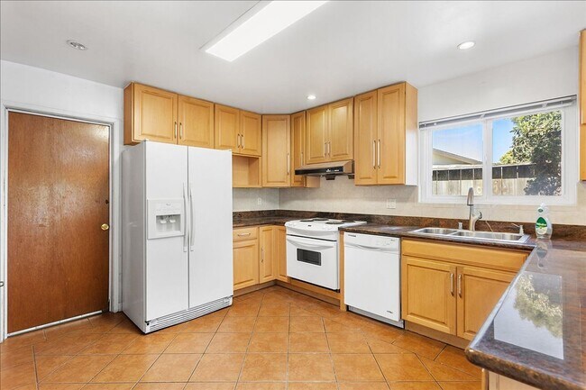 Building Photo - 1229 Coral Reef Pl