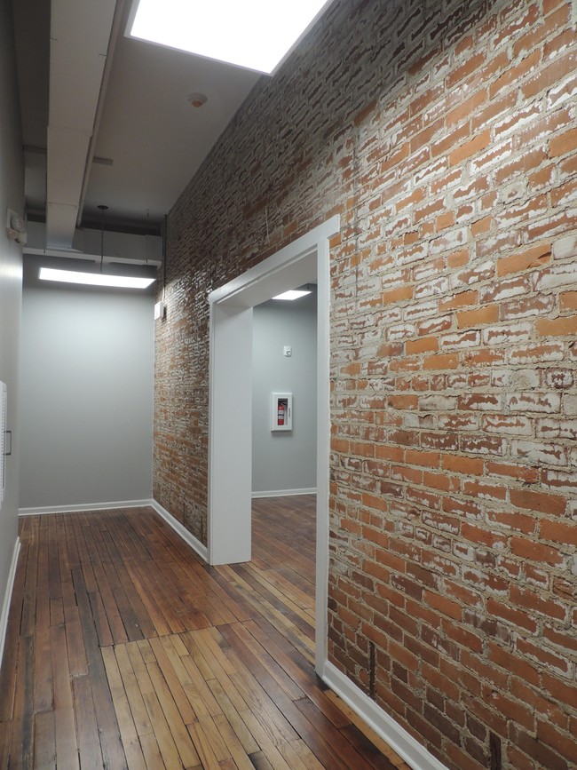 Building Photo - Rock City Lofts