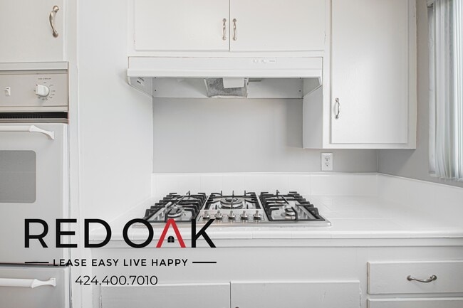 Building Photo - 15405 Vanowen St