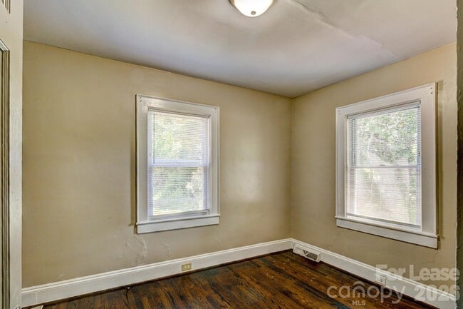 Building Photo - 1006 Delview Rd