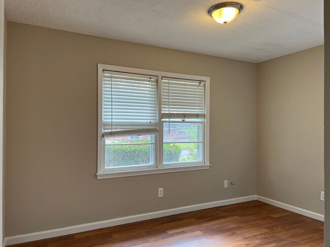 Building Photo - Check out this 3- Bedroom Prattville Cutie !!