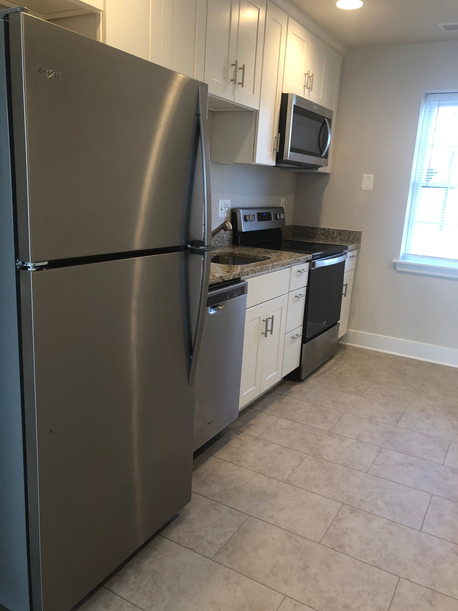 Building Photo - 304 8th St