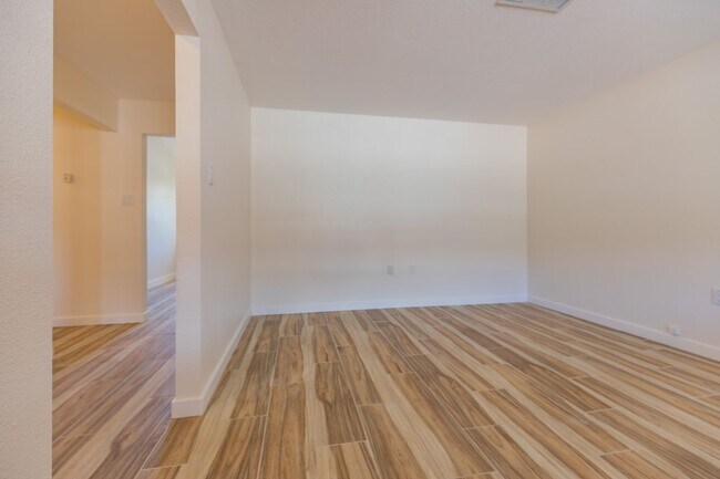 Building Photo - 601 Sunnyside Ave