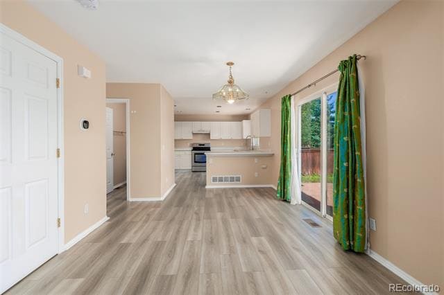 Building Photo - 9688 Queenscliffe Dr