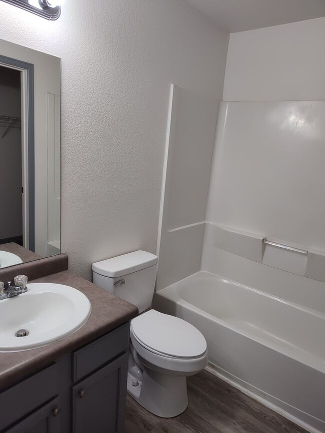 Building Photo - ALL PROSPECTIVE TENANTS MUST SUBMIT A $58 NON-REFUNDABLE APPLICATION FEE PER APPLICANT ONLINE AND...