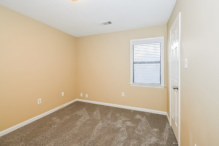 Building Photo - 6622 Red Birch Dr