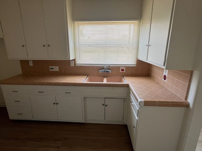 Building Photo - Three bedroom house in Lakewood ready for ...