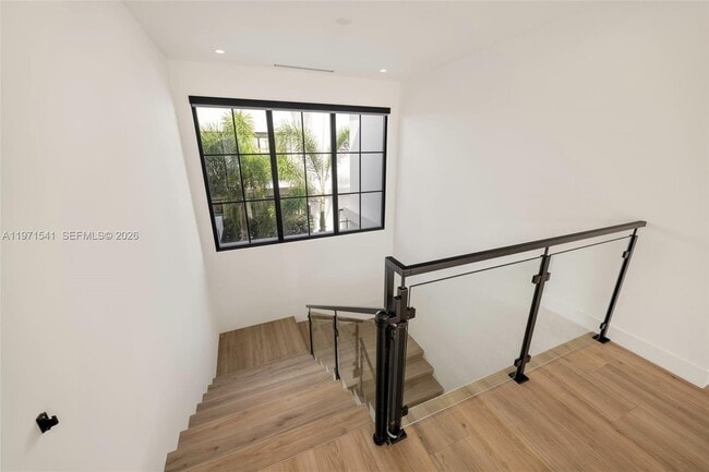 Building Photo - 885 NE 76th St