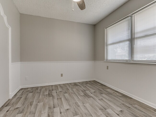 Building Photo - 2104 SW 68th St