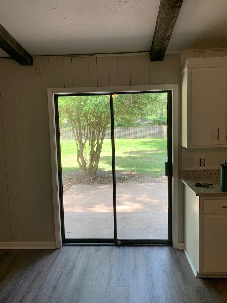Sliding glass doors to the backyard. - 1903 Ginnett Rd