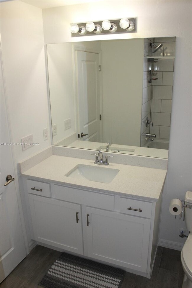 Building Photo - 1138-1114 SW 14th Terrace