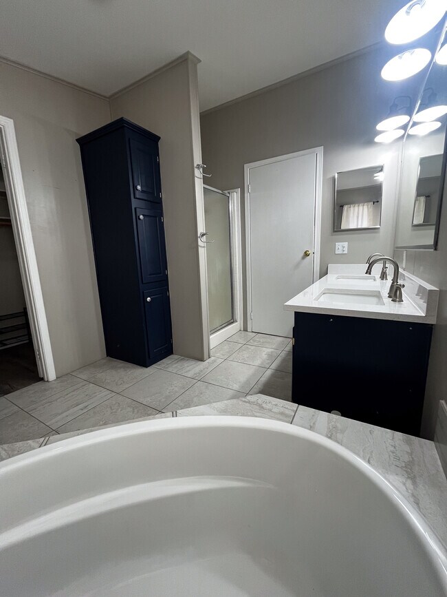 Building Photo - Pioneer