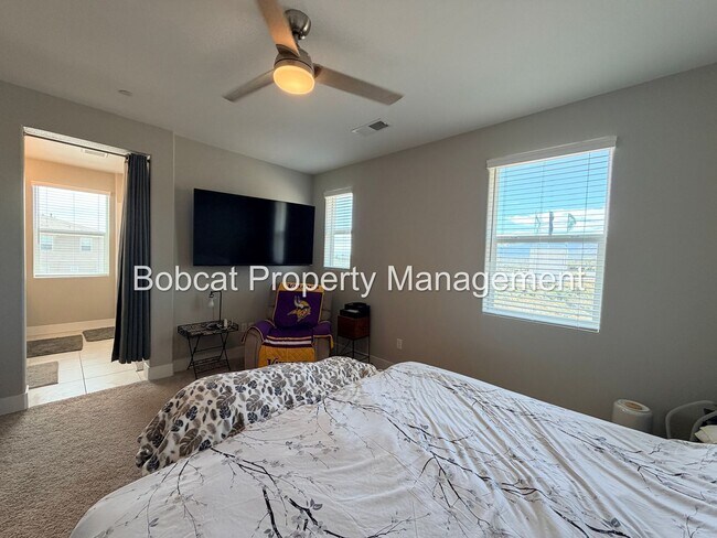 Building Photo - Stylish Corner Lot Townhome with No Rear Neighbors