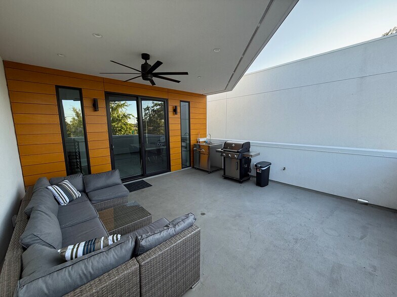 Building Photo - 2012 Uptown Aly